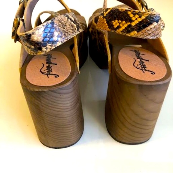 New FREE PEOPLE Belem Clogs Snake Print Chunky Platform Sandal 8.5 MSRP $168 - Picture 5 of 8